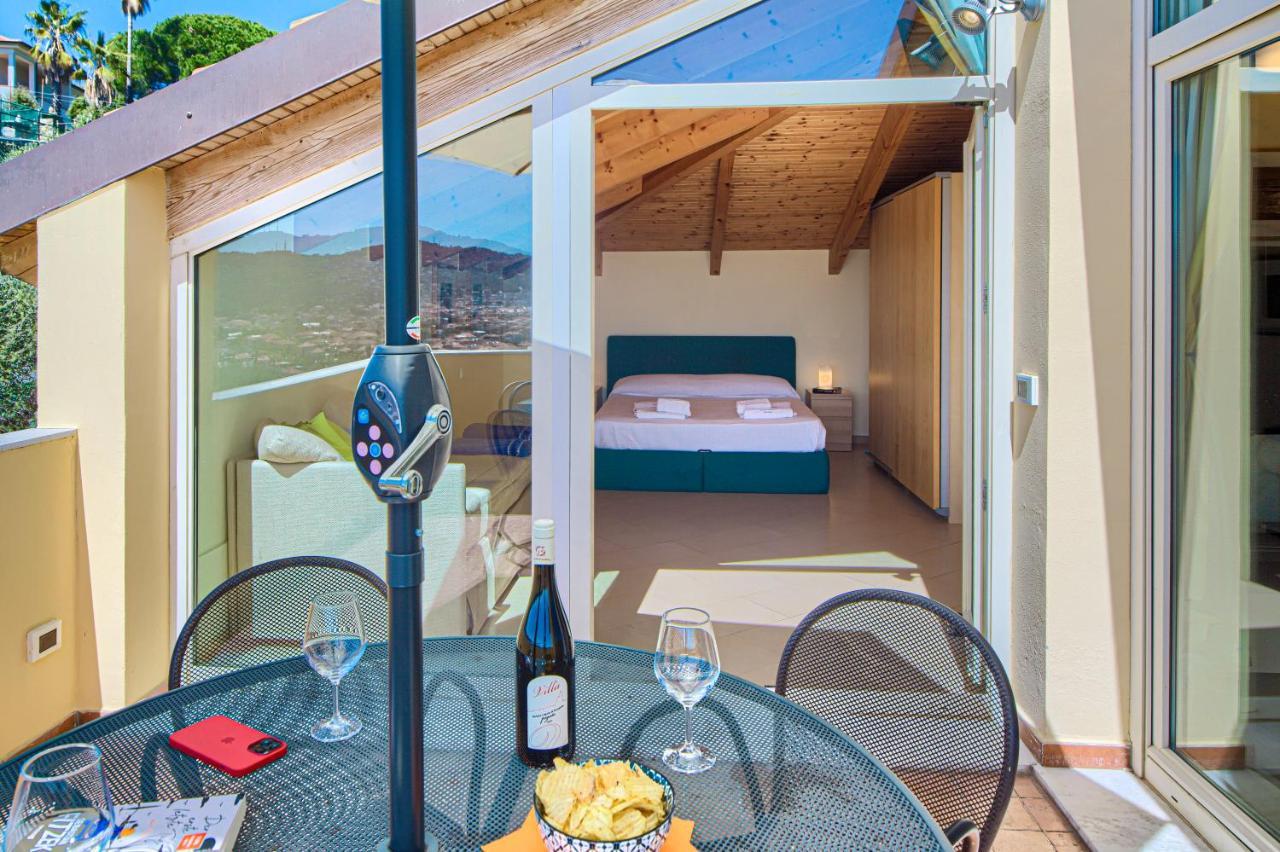 Appartamenti Villa il Poggiolo Diano Marina Esterno foto
