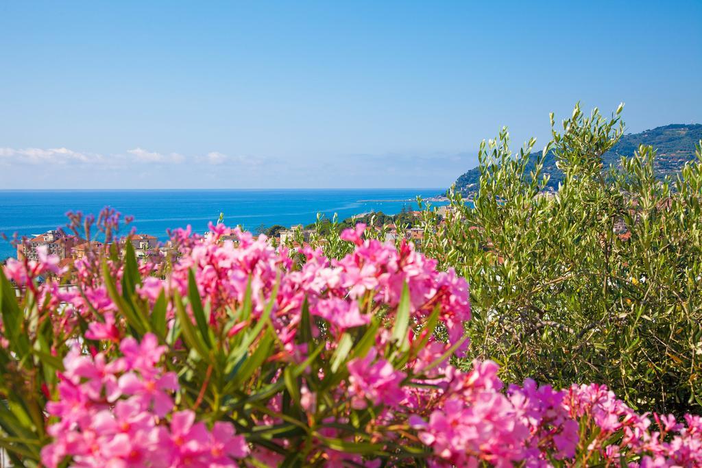 Appartamenti Villa il Poggiolo Diano Marina Esterno foto